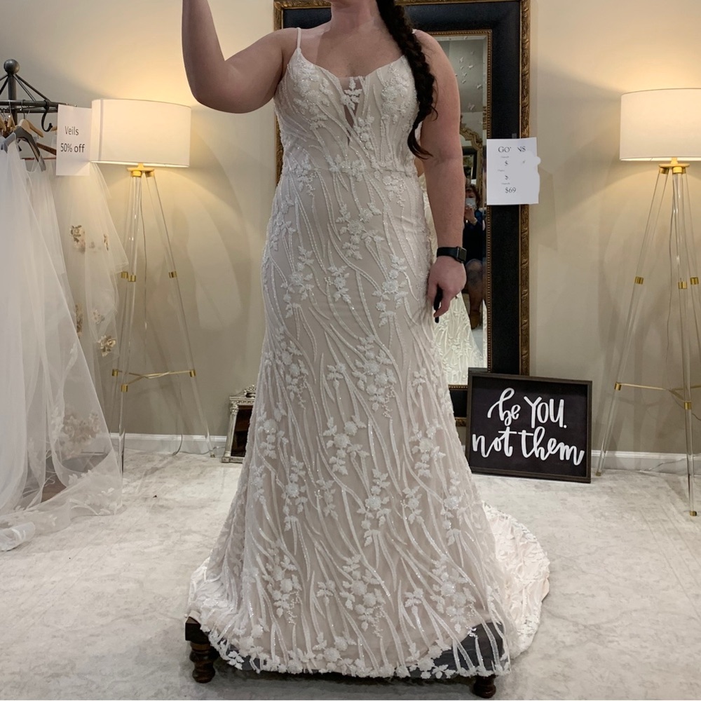 Madi Lane Mandalay - Ivory/Sand Sample Size 16 Never Worn